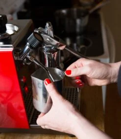 Fellow Eddy Steaming Pitcher 18oz - Polished Steel -Coffee Shop TG7A2873eddypitcher 48e03366 4d2e 4329 a0db 847ef6665653